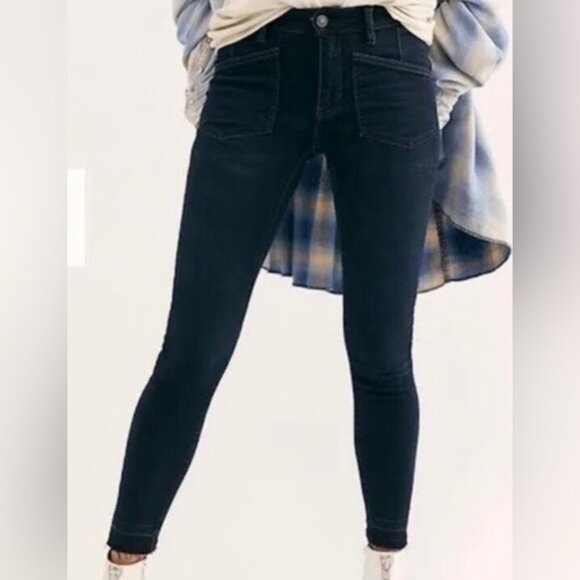 We The Free Free People Ivy Fringed Hem Skinny Jeans Size 27 Dark Wash - Picture 1 of 9